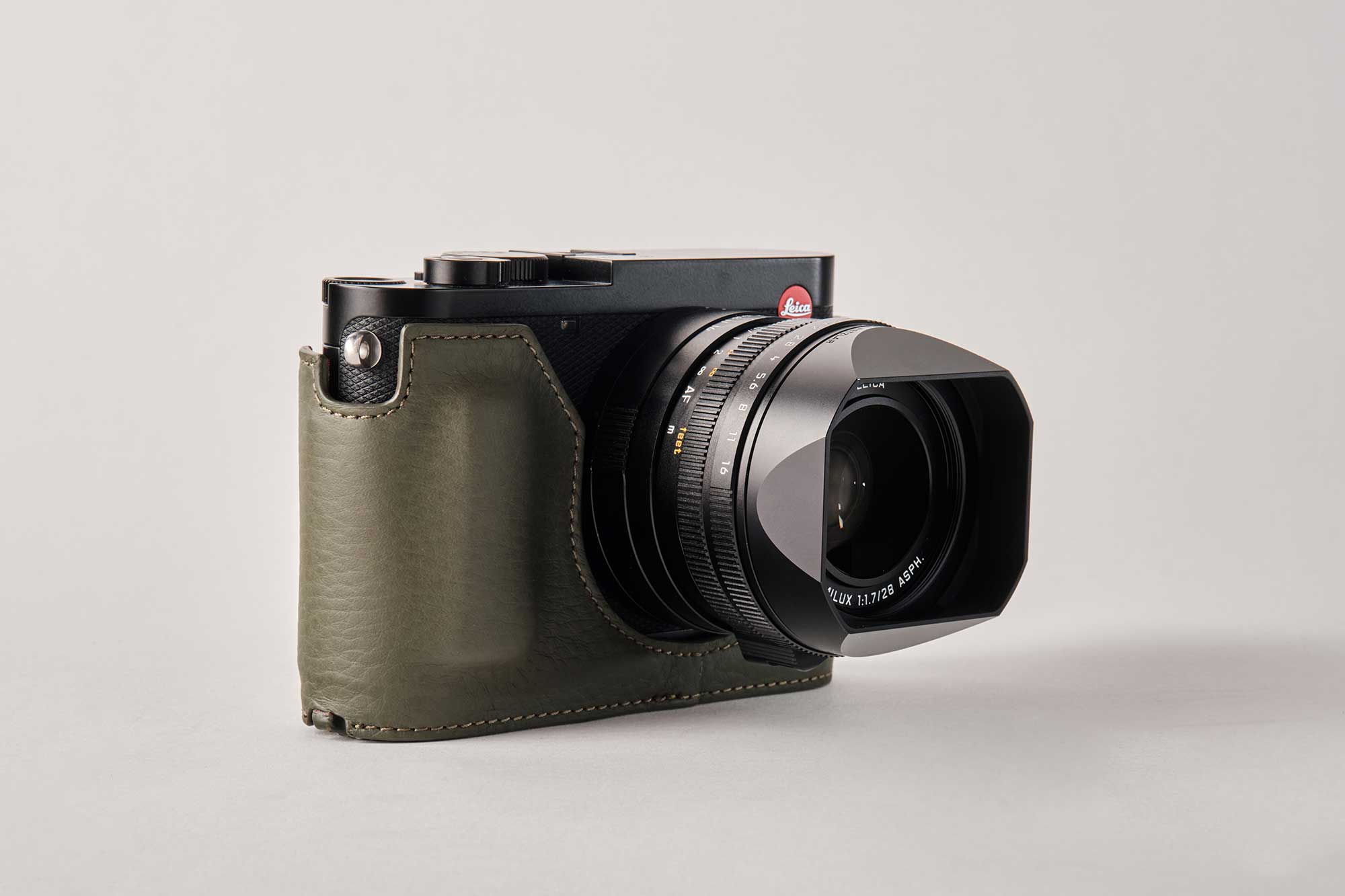 Leica Q3 Half Case - TagCase® Q3 Reporter